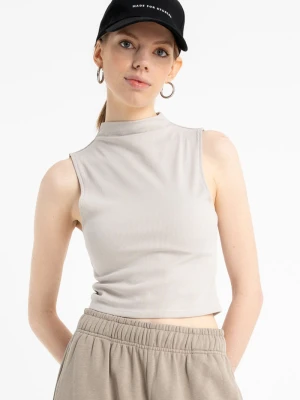 Beżowy CROP TOP z dzianiny prążkowej Reporter
