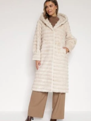 Beżowy Futrzany Płaszcz w Pikowany Wzór z Kapturem Esarra ann gissy