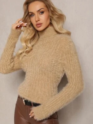 Beżowy Golf z Puchatego Materiału z Wełną i Długim Rękawem Geolla j&x