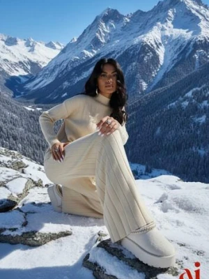 Beżowy Komplet Dzianinowy Spodnie o Szerokim Kroju i Sweter Półgolf Datusa