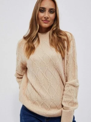 Beżowy sweter damski z geometrycznym naszyciem Moodo
