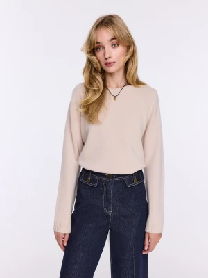 Beżowy sweter wełniany o prostym kroju TARANKO