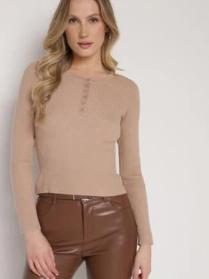 Beżowy Sweter z Wiskozą Zdobiony Metaliczną Nicią i Guzikami przy Dekolcie Lianola belcci