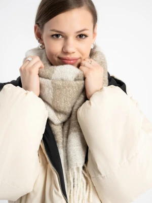 Beżowy szalik z numerem Reporter