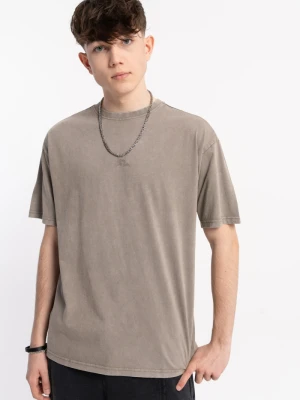 Beżowy t-shirt LOOSE z efektem sprania Reporter