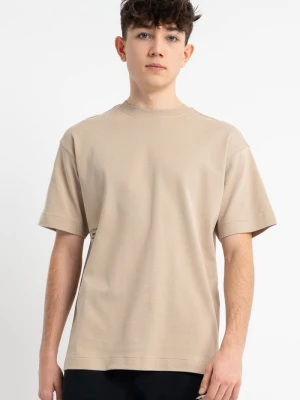 Beżowy t-shirt LOOSE z minimalistycznym nadrukiem Reporter