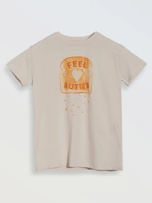 Beżowy t-shirt z kolorowym nadrukiem na wysokości piersi Reporter