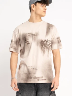 Beżowy t-shirt z nadrukiem na całości Reporter
