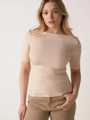 Zdjęcie produktu Beżowy Wiskozowy T-shirt o Dopasowanym Kroju z Dekoltem w Łódkę Idahphaeia Elsa.m By May