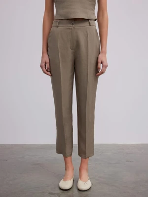 BGN Spodnie w kolorze khaki rozmiar: 40