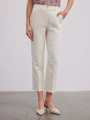 BGN Spodnie w kolorze kremowym rozmiar: 38