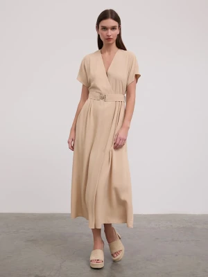 BGN Sukienka w kolorze beżowym rozmiar: 40