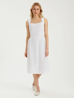 BGN Sukienka w kolorze białym rozmiar: 36