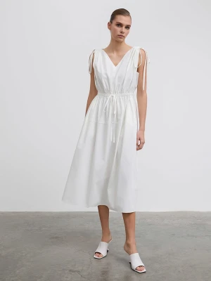 BGN Sukienka w kolorze białym rozmiar: 38