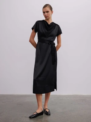 BGN Sukienka w kolorze czarnym rozmiar: 36