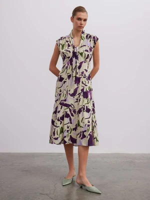 BGN Sukienka w kolorze kremowo-fioletowym rozmiar: 36