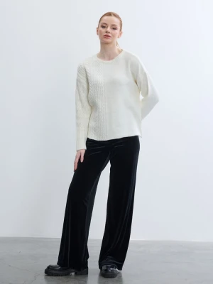 BGN Sweter w kolorze białym rozmiar: 38