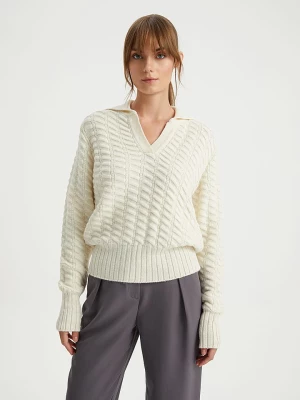 BGN Sweter w kolorze kremowym rozmiar: 40