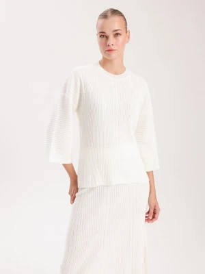 BGN Sweter w kolorze kremowym rozmiar: 38