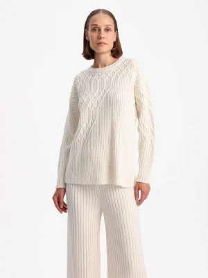BGN Sweter w kolorze kremowym rozmiar: 40