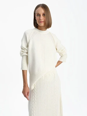 BGN Sweter w kolorze kremowym rozmiar: 40