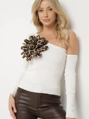 Biała Asymetryczna Bluzka z Wiskozą Ozdobiona Kwiatem 3D Veladi elsa.m by may