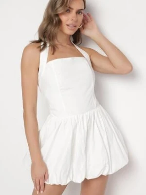 Biała Bawełniana Sukienka Bombka z Ramiączkami Zapinanymi Przy Karku Relinor