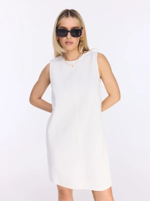 Biała bawełniana sukienka o prostym kroju TARANKO