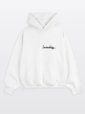 Biała bluza BOXY z kapturem z minimalistycznym haftem z przodu wkładana przez głowę Reporter