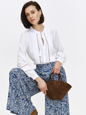 Biała bluzka na stójce z wiązaniem Top Secret