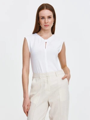 Biała bluzka w stylu casual z efektownym dekoltem Top Secret