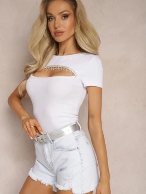 Biała Bluzka z Bawełny Prążkowana Ozdobiona Cyrkoniami na Wycięciu przy Dekolcie Evandria las garras