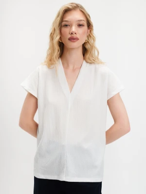 Biała bluzka z dekoltem v-neck TOP SECRET
