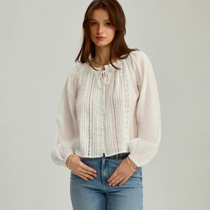 Biała bluzka z koronką i haftami House