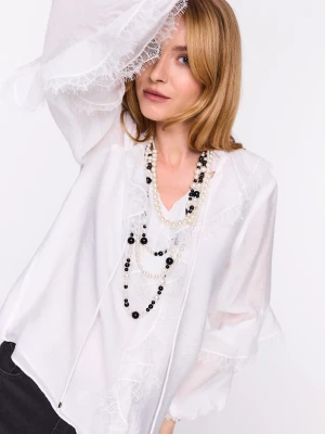 Biała bluzka z rayonu z koronkowymi zdobieniami TARANKO
