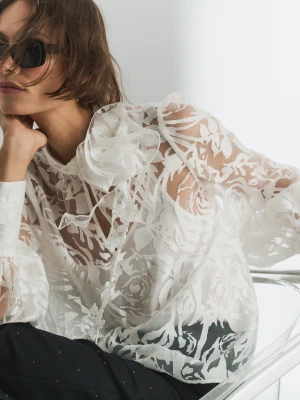 Biała bluzka z tkaniny devore z różą TARANKO