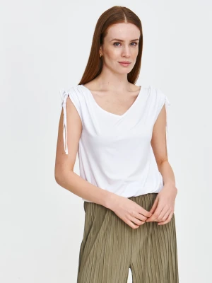 Biała bluzka ze ściągaczem na rękawie