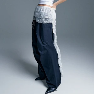 Biała chusta na biodra z falbankami House