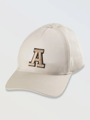 Biała czapka z daszkiem z haftowanym napisem na środku Reporter