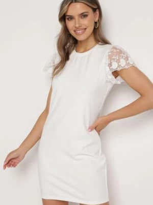 Biała Dopasowana Sukienka z Koronkowym Rękawkiem Cidariana