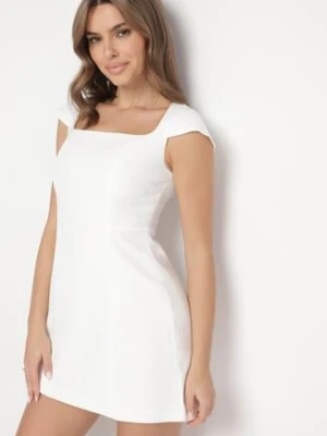 Biała Elegancka Sukienka z Kwadratowym Dekoltem Melretia retro & icone