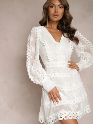 Biała Haftowana Sukienka Mini z Guzikami i Ażurowymi Wstawkami Albastra elsa.m by may