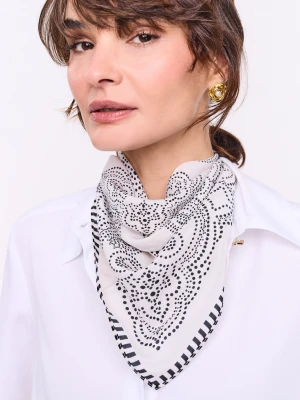 Biała jedwabna apaszka w drobne kropki TARANKO