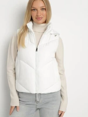 Biała Klasyczna Kamizelka z Pikowanymi Przeszyciami i Kapturem Ollera j.style