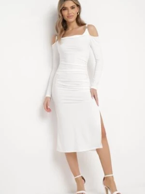 Biała Koktajlowa Sukienka z Wyciętym Ramionami z Klamerką i Marszczeniem Glimie