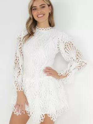 Biała Koronkowa Sukienka Mini z Asymetrycznym Dołem Trudy