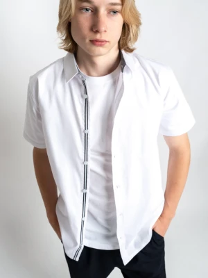 Biała koszula o regularnym kroju z krótkim rękawem Reporter