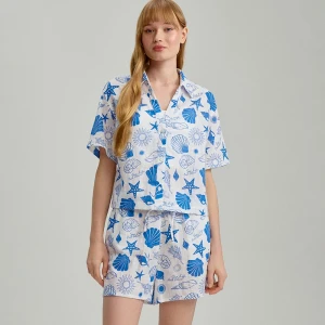 Biała koszula z krótkim rękawem w morski wzór House