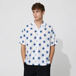 Biała koszula z krótkim rękawem w niebieski wzór House