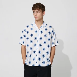 Biała koszula z krótkim rękawem w niebieski wzór House